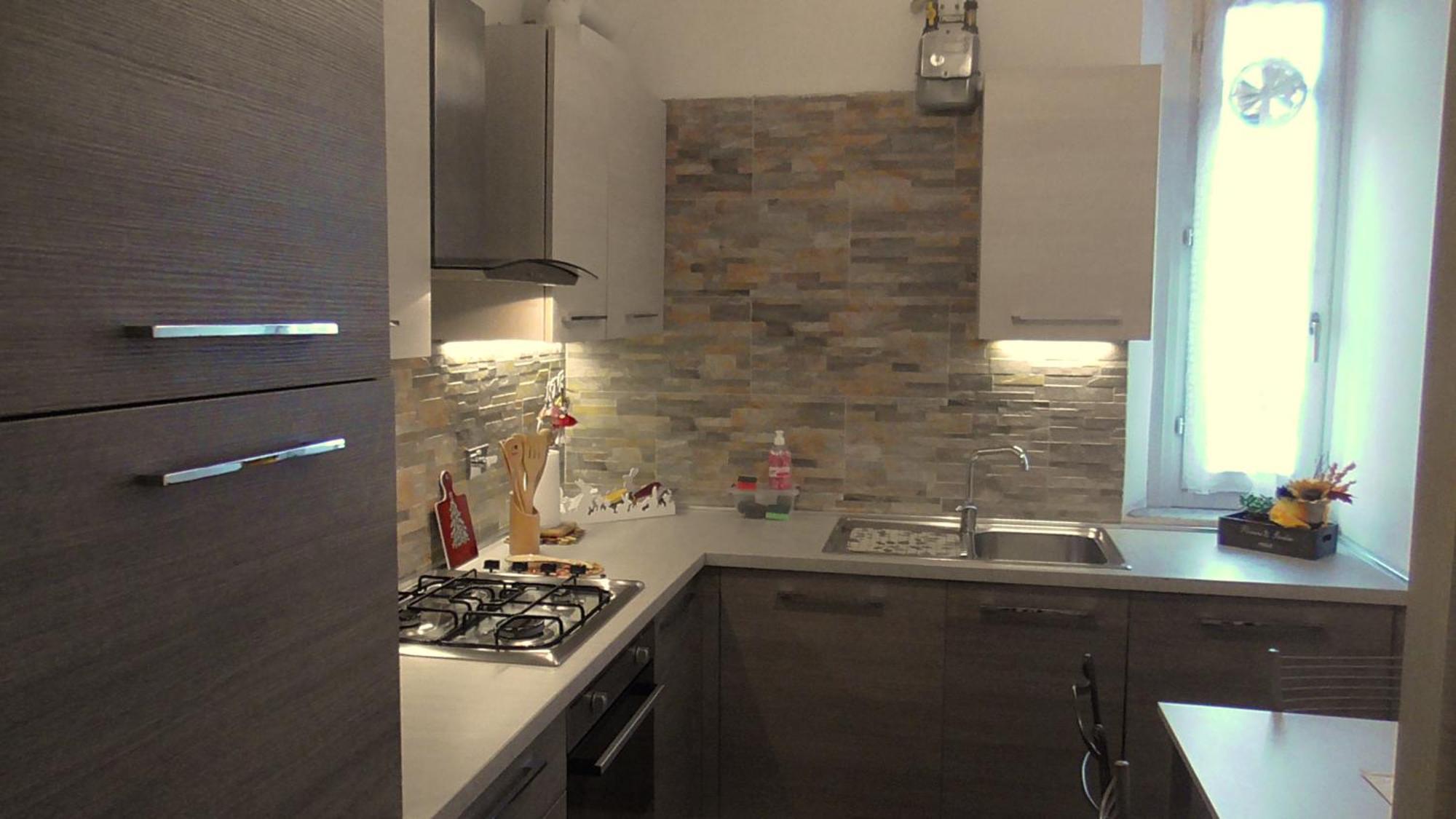 Italy's Enchanting Ambiance - A Snug In Apartamento *